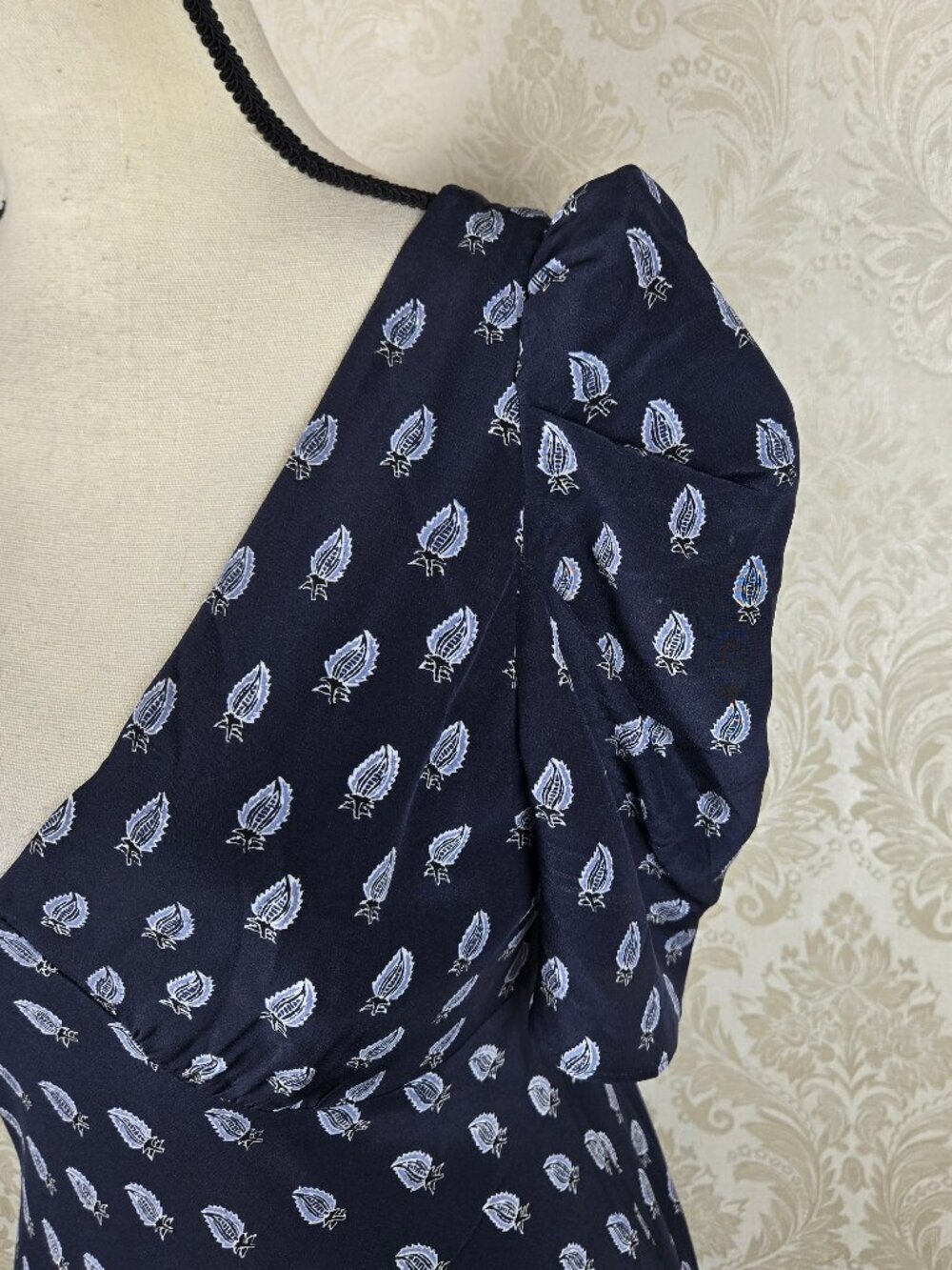 Banana Republic Size 8 Navy White Pattern Maxi Dress 100% Silk Puff Short Sleeve - Picture 4 of 15